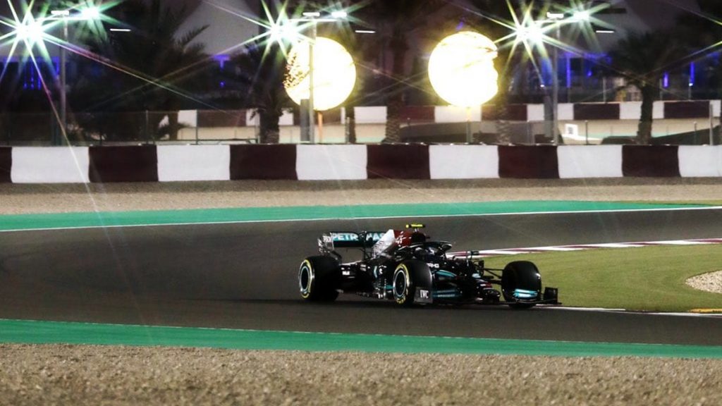 F1, in Qatar nelle FP2 Bottas è il più veloce. Nessuna sanzione per Verstappen