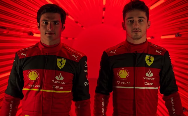 Leclerc-e-Sainz-Ferrari-2022