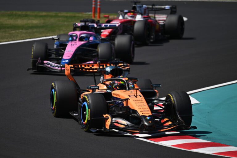 Qualifiche Giappone F1 Antonelli pole Suzuka 2026, Verstappen shock P11
